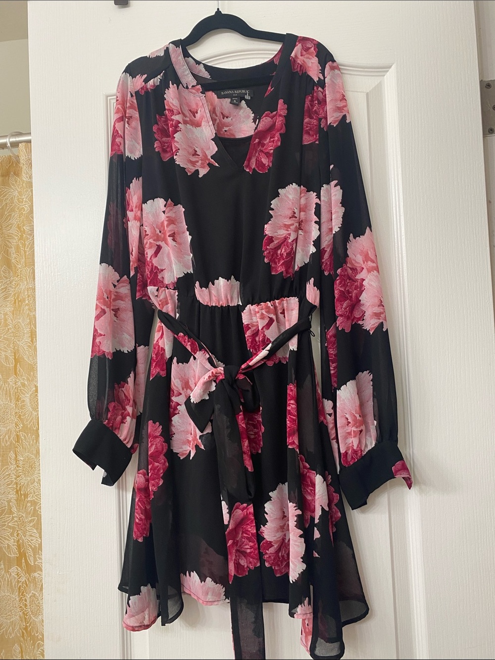 Floral Black & Pink Long-Sleeve Tie-Waist Dress Banana Republic
